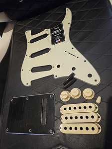 Fender Strat varuosade komplekt (1 foto / 6)