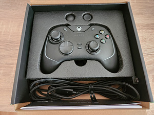 Razer Wolverine v2 Chroma mängupult (Windows/Xbox) (2 foto / 6)