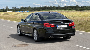 BMW F10 530d (4 foto / 10)