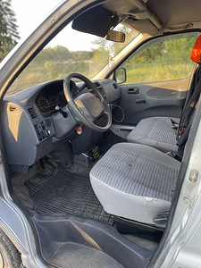 Toyota hiace (6 foto / 6)