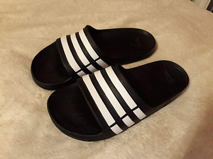 Шлепанцы adidas (1 фото из 1)