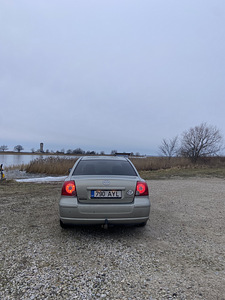 Toyota Avensis 2.0 108kw (5 foto / 8)