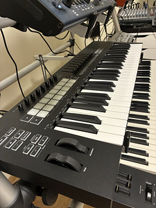 Novation launchkey 49 MK3 (2 foto / 4)