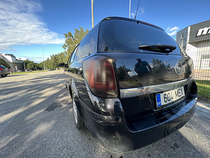 Opel Astra Wagon (12 фото из 15)