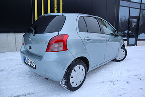 TOYOTA YARIS 1.2 64KW (3 foto / 15)