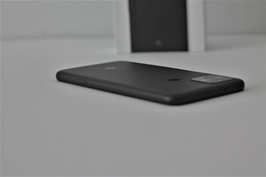 Võimekas Google Pixel 5 (5G), uueväärne (8 foto / 10)