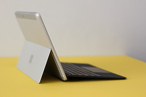 Võimekas Microsfot Surface GO 2, uuväärne (8 foto / 9)