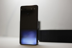 Unikaalne Essential Phone 360 kaameraga, uueväärne (4 foto / 8)