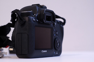 Uueväärne Canon 6D täiskaadri profikaamera (2 foto / 10)