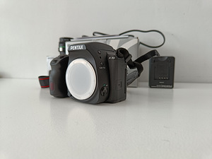 Uueväärne Pentax K-70 profikaamera, täiskomplektne (6 foto / 9)