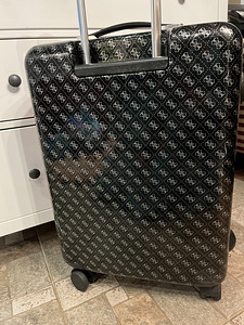 GUESS чемодан. 50х40х23. Использовался 1 раз. (3 фото из 10)