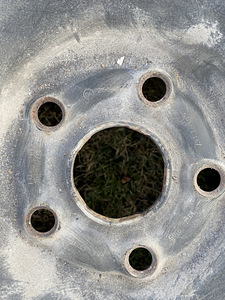 Müüa Volkswageni plekkveljed koos naastrehvidega! 15” (8 foto / 8)