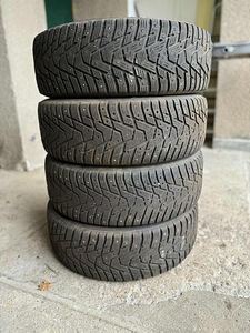 Зимние шины 195/65 R15 (2 фото из 2)