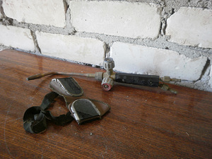 Gaasipits koos prillidega (2 foto / 2)