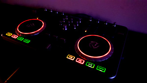 Numark Mixtrack Pro 2 MIDI DJ (3 фото из 6)