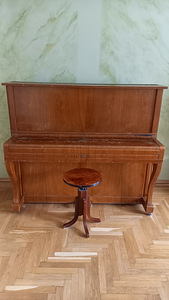 Продать пианино со стулом для пианино