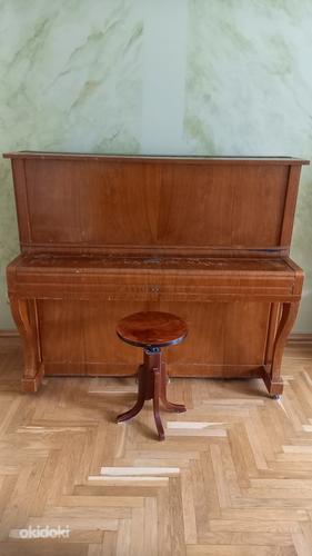 Продать пианино со стулом для пианино (фото #1)