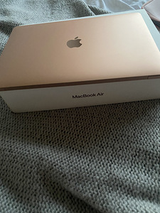 13-inch Mac Book Air with Apple M1 chip (2 foto / 8)