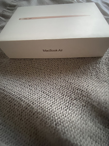 13-inch Mac Book Air with Apple M1 chip (8 foto / 8)