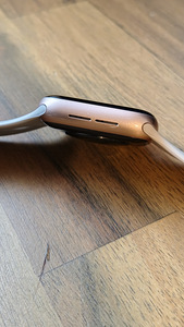Müüa Apple Watch SE 40mm (roosa kuld, alumiinium) (8 foto / 9)