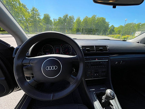 Audi A4 B6 (10 фото из 11)