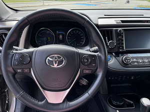 Toyota RAV4 Premium 2.5 114kw (7 foto / 12)