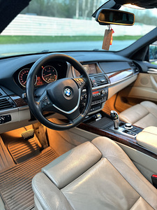 BMW X5 (10 фото из 11)
