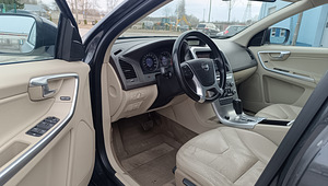 VOLVO XC60 2010 (9 foto / 15)