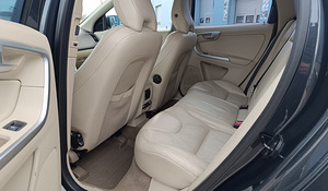 VOLVO XC60 2010 (11 foto / 15)