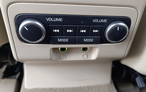 VOLVO XC60 2010 (12 foto / 15)