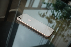 iPhone 8 Gold 64 GB (3 foto / 5)