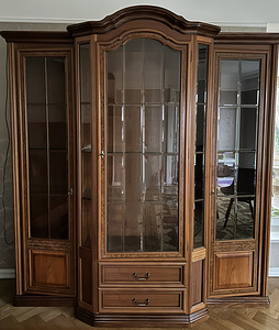 [UUS HIND] Elegantne antiikstiilis kapp (1 foto / 4)