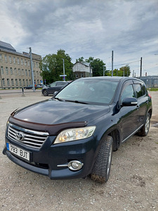 Toyota Rav4 (9 фото из 9)