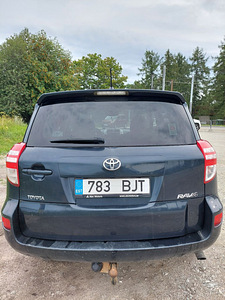 Toyota Rav4 (3 фото из 9)