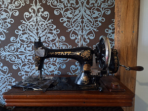 Винтажная швейная машина PFAFF
