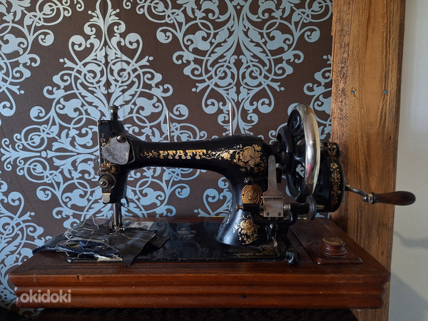 Винтажная швейная машина PFAFF (фото #1)