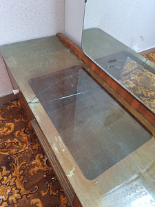 Vanaaegne peegliga laud restaureerimiseks (3 foto / 3)