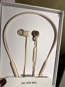 Juhtmevabad kõrvaklapid BeatsX (2 foto / 3)