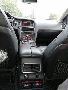 Audi Q7 2006 (4 foto / 9)