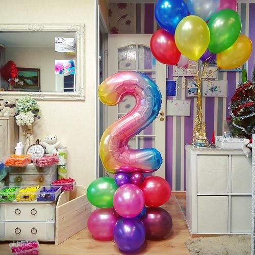 Шары на день рождения. Цифра на подставке из шаров (фото #2)