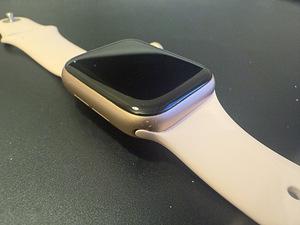 Apple Watch Series 6 GPS + Cellular, 40mm Gold Aluminium (3 foto / 10)