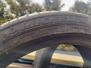 Шины (2 Goodyear 275/35R19) (2 Michelin 245/40R19) (3 фото из 5)