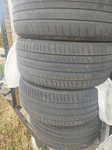 Шины (2 Goodyear 275/35R19) (2 Michelin 245/40R19) (5 фото из 5)