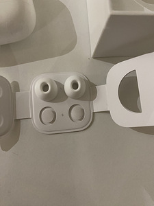 Apple AirPods Pro (3 фото из 3)