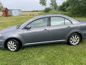 Toyota Avensis d4d 2.0 (3 foto / 6)