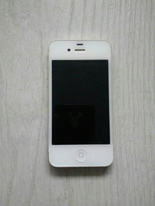 iPhone/ Айфон 4s 16 gb + чехлы + 2 зарядных от USB
