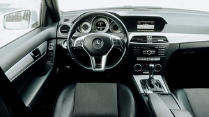 Mercedes benz c180 (7 foto / 14)
