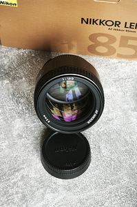 AF Nikkor 85mm f/1.8D (2 foto / 3)