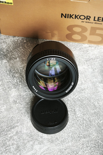 AF Nikkor 85mm f/1.8D