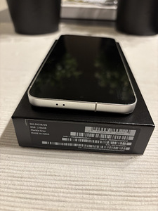 Samsung Galaxy S24 256gb (6 foto / 8)